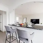 Tranquil Hideaway On Gellert Hill With Parking *