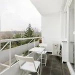 Tranquil Hideaway On Gellert Hill With Parking