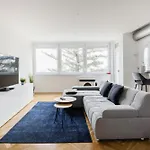 Apartamento Tranquil Hideaway On Gellert Hill With Parking Budapeste