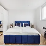 Tranquil Hideaway On Gellert Hill With Parking *