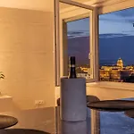 Apartamento Tranquil Hideaway On Gellert Hill With Parking Budapeste