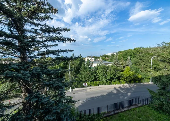 Tranquil Hideaway On Gellert Hill With Parking Apartmán *