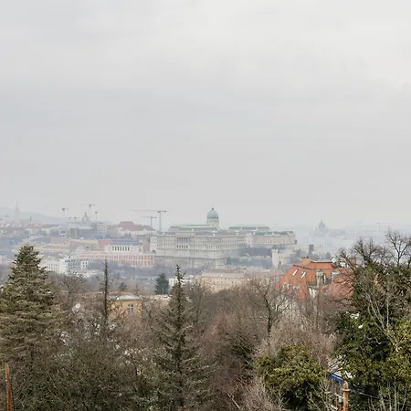 Tranquil Hideaway On Gellert Hill With Parking *