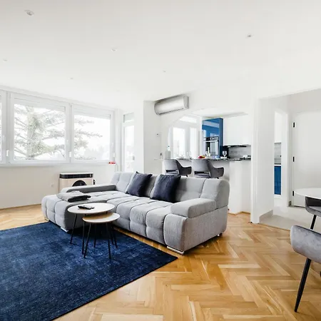 Tranquil Hideaway On Gellert Hill With Parking