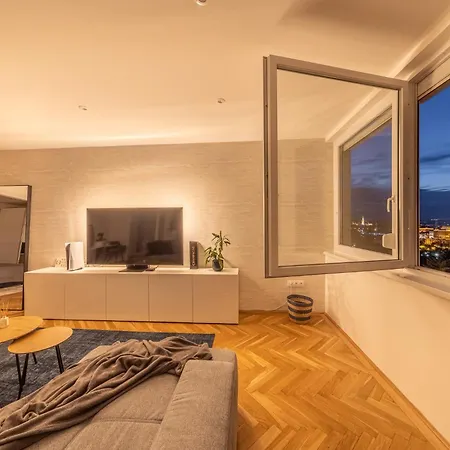 Lejlighed Tranquil Hideaway On Gellert Hill With Parking Budapest