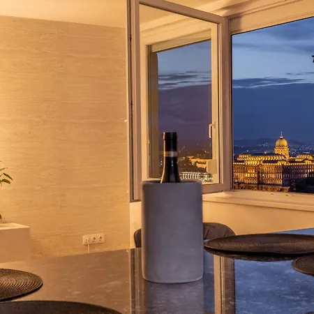 Lejlighed Tranquil Hideaway On Gellert Hill With Parking Budapest