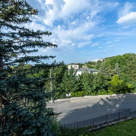 Tranquil Hideaway On Gellert Hill With Parking Lejlighed *