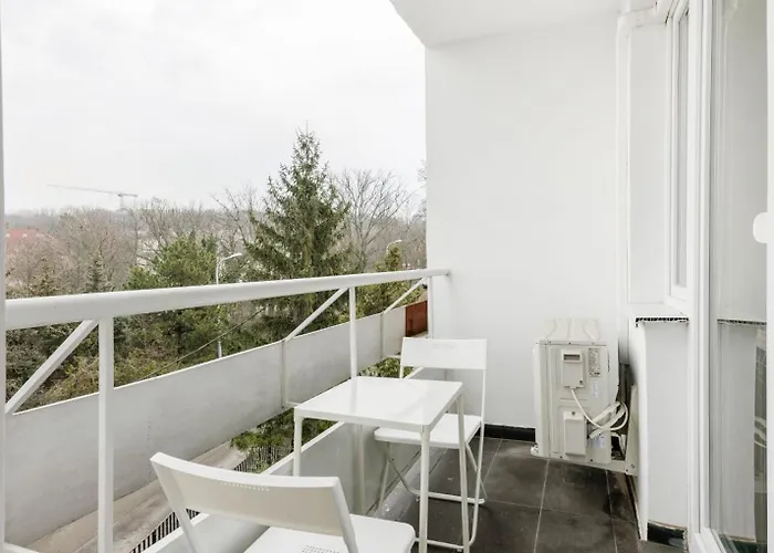 Tranquil Hideaway On Gellert Hill With Parking
