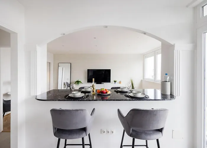 Διαμέρισμα Tranquil Hideaway On Gellert Hill With Parking *