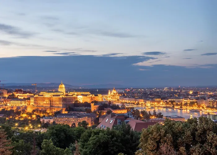 Tranquil Hideaway On Gellert Hill With Parking