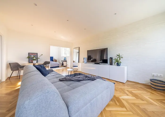 Tranquil Hideaway On Gellert Hill With Parking Διαμέρισμα *