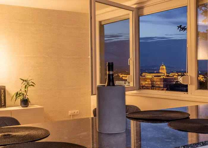 Διαμέρισμα Tranquil Hideaway On Gellert Hill With Parking Βουδαπέστη