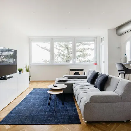 Апартаменты Tranquil Hideaway On Gellert Hill With Parking Будапешт