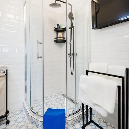 Апартаменты Tranquil Hideaway On Gellert Hill With Parking