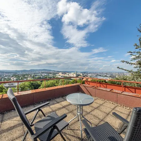 Tranquil Hideaway On Gellert Hill With Parking Апартаменты Будапешт
