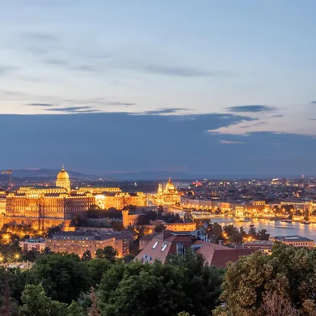 Tranquil Hideaway On Gellert Hill With Parking