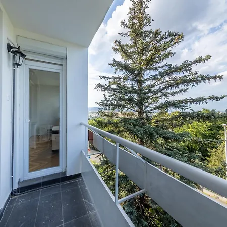 Tranquil Hideaway On Gellért Hill With Parking Appartamento