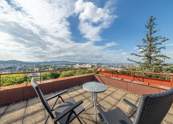 Tranquil Hideaway On Gellert Hill With Parking Apartamento Budapeste