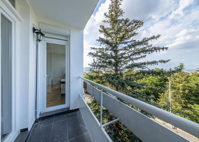 Tranquil Hideaway On Gellert Hill With Parking Apartamento