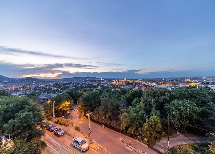Tranquil Hideaway On Gellert Hill With Parking * Budapeste