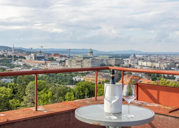Tranquil Hideaway On Gellert Hill With Parking Apartamento Budapeste